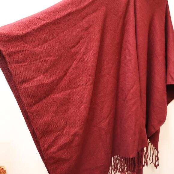 100 % Acrylic Cape Fringe Bottom Open Front Cranberry One Size - Picture 15 of 16